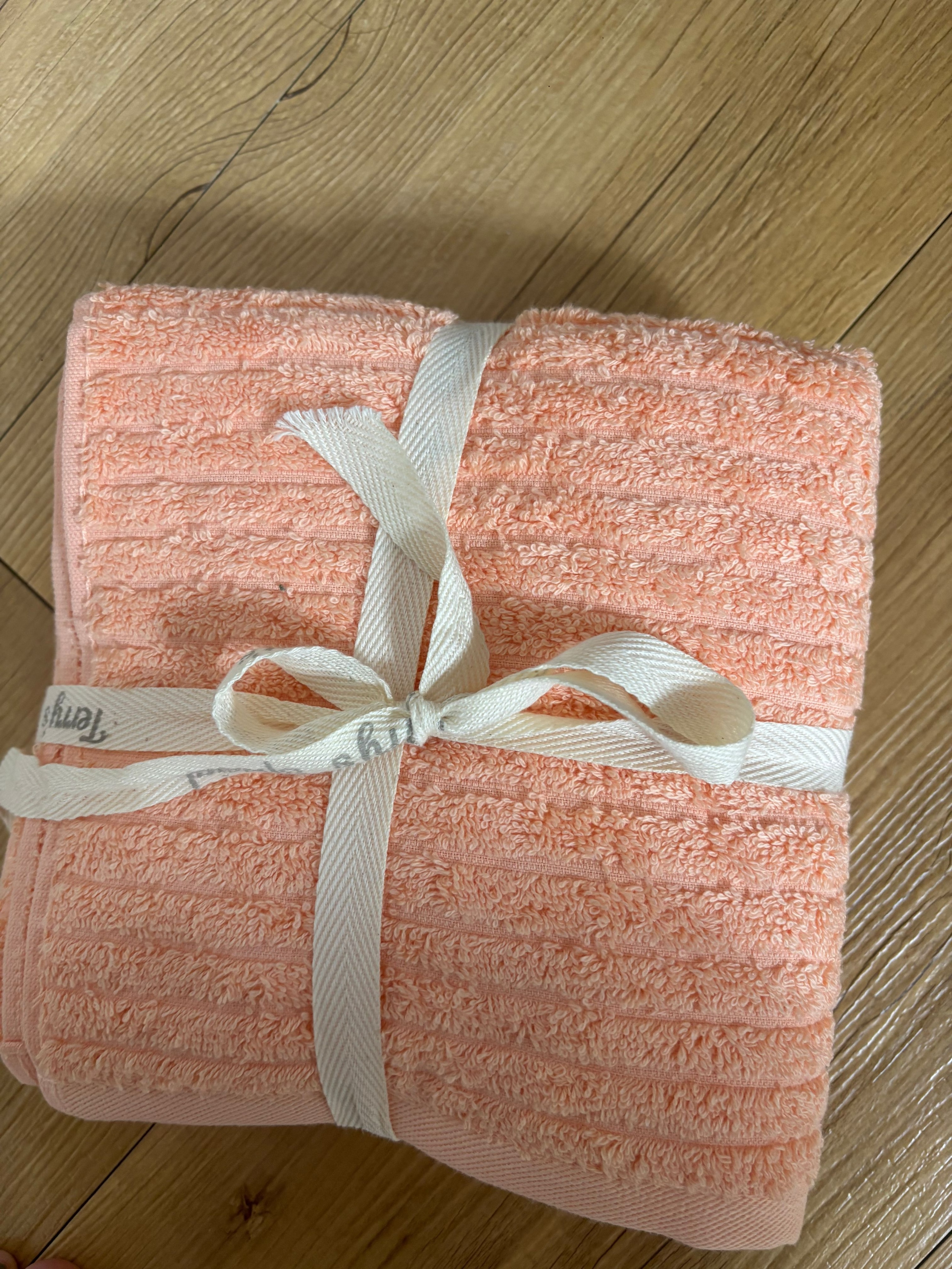 SoftWeave Two-Tone Towel Set (10-Pack) user photo