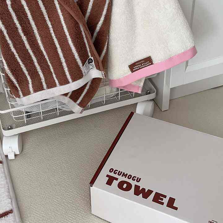 #오감리뷰 This is a review based on my personal experience using and styling the product provided through the program.

🏷️Ogumogu - 2-piece Towel Set

🤎Design: Basic white with a clean pink accent (1 piece) / Trendy, fall/winter chocolate stripes (2 pieces)
This sweet, cozy set is already oozing cuteness and makes a great gift. The label features a lovely, detailed message, making it another great touch.

🤍Size: 40cm x 80cm

🤎Function: Premium 40-count combed yarn. But most importantly, since this product comes in direct contact with skin for showers, baths, light washing, and even preparing towels for guests, it's OEKO-TEX certified, so it's safe for sensitive skin.

🤍Convenience: Perfect! The fabric feels soft to the touch, and the double-layer finish ensures durability even after repeated washes.

🤎Care Instructions: Wash separately in water below 30°C (86°F). As you all know, it's best to avoid using bleach or fabric softener on towels. A quick tumble dry on the towel cycle will ensure they're as fluffy and warm as new.

🤍Review: My skin and hands are all quite sensitive, so I find that I need to touch and feel the product before purchasing or choosing something. Perhaps because it's dense and heavy, the absorbency is good. I even gave it a quick wash beforehand, and it recovered well.

Since my bathroom is semi-dry, I keep a separate foot towel by the sink. I ended up using a cute foot towel, but it's so cute that I don't want to step on it. So, I use it as a face towel when guests come over or on the towel rack. Now, I think it's okay to buy a towel or two as a decoration.

Towels are actually a waste of money to buy on my own, but I think they'd make perfect housewarming gifts or for friends living alone. 🎀

#Towel #타올 #예쁜템 #욕실템 #수건 #선물세트 #집들이선물 #자취방꾸미기 #자취방욕실 #욕실인테리어 #빨래바구니 #욕실앞 #수납장없는욕실 #아메리칸스탠다드 #수전 #아메리칸스탠다드수전 #아메리칸스탠다드세면대 #노출형세면대 #세면대추천 #핸드워시 #논픽션 #수건관리법 #수건세탁법 #수건세탁 #타월세트 #타올세트 #오코텍스인증 #세면대수전 #오구모구