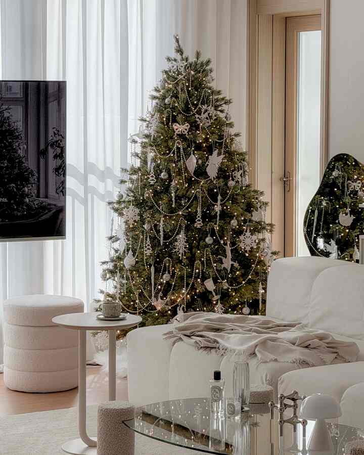 #今日からクリスマス #2日目記録 
#リビングにクリスマスがやってきた 

#familytime ☁️🎄🕯️

ツリーをメインに
日常記録モアモア🎄

オ・スンドスンの家族、
暖かい週末の記録🤍

＃今日の家＃クリスマスストリート＃クリスマス＃クリスマス小道具＃クリスマスデコ＃クリスマスデコ＃ツリー＃ロフトエイト＃ブクレ＃ツリーおすすめ＃ホームスタグラム＃感性日常#リビングインテリア
