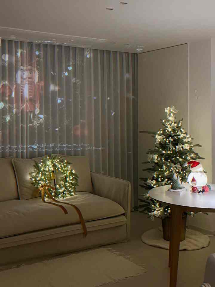 #今日からクリスマス #3日目記録

クリスマスはやっぱり夜ムード✨
夜にビームプロジェクターとツリー、リース照明だけをつける
キラキラした雰囲気がとても良かったです☺️


＃クリスマスストリート＃クリスマスレス＃クリスマス装飾＃クリスマス小道具＃クリスマス
