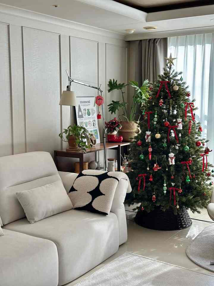 #ホストチャレンジ
＃グリッド今日と一緒に記録＃冬の私たちの家
クリスマスムードが一緒にいる冬の家です。
普段の明るさ程度だけ補正しますが、今回は輝度を調整します。
暖かい感じで補正してみました。

＃リビングインテリア＃ホームカフェ＃クリスマス
＃ツリーを飾る＃冬のスケッチ＃冬のインテリア
＃キッチンラック＃ポスターインテリア＃ナダウンスペース 
＃バルミューダ＃ポットポット＃ギフトおすすめ＃オブジェ
＃クリスマスストリート＃クリスマス飾り
＃ホームスタイリング＃リクライナーソファ＃ハンサム
＃アルテミデトロメオ＃冬の準備 