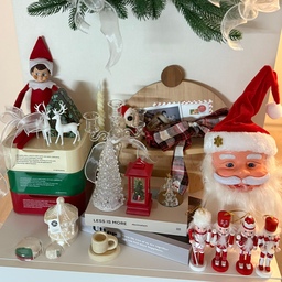 #오늘부터크리스마스 #4일차기록
다이소 유리트리🎄
어제 드디어 다이소 갔다가 저도 데려왔어요☺️
너무 늦게 갔는지 눈여겨보던것들이 이미 많이 빠져서
몇개 못집어 온것이 슬프네요🤣
#다이소 #유리트리 #크리스마스 #크리스마스인테리어 #크리스마스트리 #크리스마스소품 #벽트리 #리본트리 #오간디리본 #호두까기인형 #크리스마스존 #크리스마스데코 #크리스마스장식 #오너먼트 #예쁜템 #거실 #거실인테리어 #거실꾸미기 #맞팔 #페이크북 #집꾸미기 #예쁜템 #산타 #산타할아버지 #잔망산타 #겨울인테리어 #겨울소품 #유리촛대 
