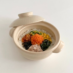 #살림살이 #콘수프기록집 
참치 날치알밥 🍲🥄
참기름 두른 #무인양품 뚝배기에 따끈한 흰쌀밥 깔고, 냉털용 자투리 채소에 참치마요, 톡톡 터지는 날치알까지 올리면 완성! 타닥타닥 밥이 눌어가는 소리까지 더해져 더 맛있는 날치알밥 🤤⊹ ࣪ ˖ 
다들 맛있는 하루 보내세요 ♡ 
-
#그릇 #그릇추천 #그릇수집가 #홈카페 #홈브런치 #집밥 #홈쿡 #요리 #레시피 #주방 #테이블 #온더테이블 #오늘의집 #혼자서도잘먹어요 #맞팔 #맞팔환영 #뚝배기 #솥밥 #알밥 #밥솥 #쿠첸 #스텐밥솥 