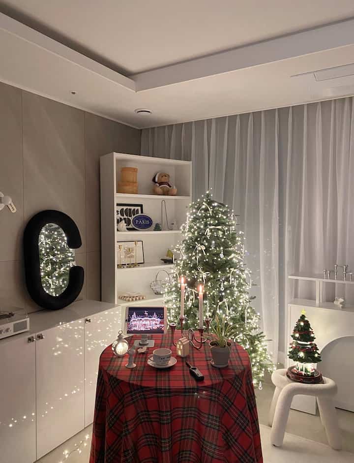 #오늘부터크리스마스 #6일차기록  #christmasdecor #소품인테리어 #거실인테리어 #거실꾸미기 #집꾸미기 #촛대 #거실테이블 #벽꾸미기 #밤무드 