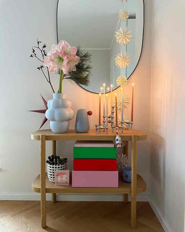 Soft candlelight, festive colors, and sculptural décor come together to create the coziest holiday corner 🎄✨
A warm and charming display that feels both modern and delightfully nostalgic.

Credit: @hej_sylwi

#HolidayDecor #CozyHome #ScandiStyle #FestiveVibes