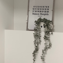 #오늘의우리집 #콘수프기록집
힙합씬에 새로운 긴장감을 가져올 것 같이 생긴
우리 콩알이 등장 👀🎤
오늘 스타일 머리 제대로 올렸쥬? ㅋㅋㅋㅋ🤍
모던하우스 법랑 멀티 계량컵인디
저는 화분 팟커버로 써볼라구유🪴
아니 이거 진짜 감성 재질 뭐냐구유~~~
힙합콩알
Born to be 감성 😎🖤
#홈데코 #홈스타일링 #맞팔
#모던하우스 #콩알이 #법랑그릇 
#법랑컵 #계량컵 #모던하우스콩알이
#모던하우스그릇 #화분팟커버 #팟커버
#침실 #침실꾸미기 #침실인테리어
#침실스타일링 #화이트인테리어
#이케아 #조화 #행잉플랜트조화 
#레버리 #미드센추리액자 #스텐액자
#집꾸미기 #마르지엘라포스터액자
#누노즈 #누노즈조명 #한지조명 