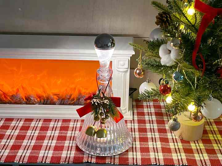 #今日からクリスマス #9日目記録
家のあちこちにクリスマスオーラを吹き込んでいます。✨
12月の年末を通して楽しみたいクリスマス❤️
家が、年末ホームパーティー、忘年会までずっと🎄🎄🎄

＃ミニツリー＃クリスマス＃クリスマス小道具＃ベラライト＃バラ＃暖炉装飾＃ムードランプ＃チェックポイント＃クリスマスツリー＃クリスマスデコ＃クリスマス装飾＃リビングインテリア＃フォトゾーン 