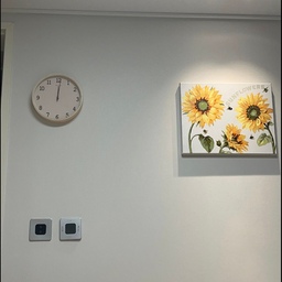 해바라기 그림을 걸어두면 좋다고 하는데, 🌻🌻
직접 그린 것(색칠만 하면됨) 이라면 더더 의미있고 좋겠쥬??😆
다운스팟 조명까지 받고 있는 우리 가족 합동 작품!
#해바라기그림 #무소음벽시계 #명화그림 #셀프페인팅 #DIY #diy액자 #diy소품 