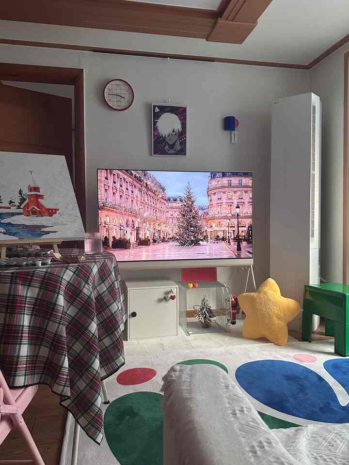 #오늘부터크리스마스 #7일차기록 #맞팔 #맞팔환영  #거실꾸미기 #wvym #미니트리 #산타할아버지 #산타인형 #크리스마스테이블보 #그림그리기 
