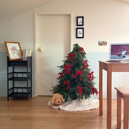 #크리스마스에진심인편 집안 곳곳 크리스마스 무드 가득 !
테이블웨어부터 작은 소품까지 꺼내놓으니 보기만해도 기분 좋아요 🎀🎄
#크리스마스 #트리 #트리리본 #크리스마스접시 #크리스마스테이블웨어 #홈파티 #크리스마스트리
#오늘의집 #오늘의집크리에이터 #스페셜크리에이터 
