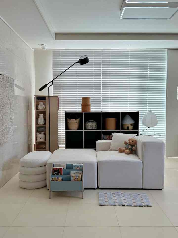 I gave my kids' space a makeover with a modular sofa! 🤍

#Today'sHome #거실인테리어 #거실꾸미기 #아이가있는집 #모디카소파 #모듈소파 #집에서제일바빠 #맞팔환영 #선팔맞팔 #맞팔 #선팔환영