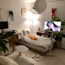 #집에서제일바빠 #6평원룸 
주말동안 집을 비우고 
다시 돌아왔더니 더 포근한 집 
자기전에 청소 다하고 자면 
다음날 기분이 너무 좋아요 🤍
#콘수프기록 #맞팔 #원룸 #원룸인테리어 #원룸꾸미기 #원룸가구배치 #저상형침대 #6평 #6평오피스텔 #이동식티비 #소파 #1인소파 #원룸소파 #간이테이블 #사이드테이블 #원룸침대 #원룸매트리스 #원목스툴 #화이트인테리어 #자취방꾸미기 #자취방침대 #자취방침대 #자취추천템 #내돈내산 