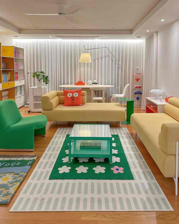 #2025올해의집 Saya memilih warna yang menjadi titik fokus untuk setiap ruangan,
menciptakan rumah yang cerah dan semarak. Saya berusaha mempertahankan tampilan yang penuh warna namun tetap rapi,
dan saya merasakan kebahagiaan saat memotret rumah saya,
menggunakan furnitur dan aksesori. ☺️
.

.
#SpecialCreator #오늘의집 #오늘의집크리에이터

#InteriorRuangTamu #주방인테리어 #아이방인테리어

#DekorasiRuangTamu #주방꾸미기 #아이방꾸미기 #거실
#Sofa #소파테이블 #조명인테리어 #인테리어소품