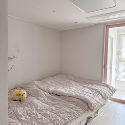 가족침대는 이렇게🛏️
가족침대는 이렇게 만들어봐요
비용도 절약하고 공간활용도 할 수 있어요
벽이 있어서 따로 가드가 필요 없어요 ㅎㅎ
패밀리침대는 보통 퀸+더블싱글 인데
그럼 작다고 하더라고요
저희는 퀸+퀸으로해서 꽤 넓어요
비용도 줄이고 남는 공간도 생기고 일석이조입니다💛
#살림살이 #콘수프기록집 #가족침실 #가족침대 #패밀리침대 #패밀리침대패드 #패밀리침대추천 #패밀리침대프레임 #21평인테리어 #21평 #21평아파트 #21평아파트인테리어 