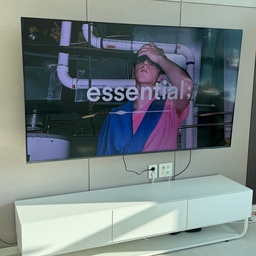 #삼성전자 4K UHD #QLEDTV • 189cm(75인치)
#스마트TV•벽걸이형 구입했구요
TV 바꾼 건데 집이 갑자기 호텔 스위트룸 됬네요.
프레임 얇아서 공간 똑똑하게 넓어 보이고, 벽걸이라 훨씬 깔끔해요!
1.5룸 거실에도 딱 들어가서 좋아요
#오피스텔 #자취 #거실인테리어 #집꾸미기
