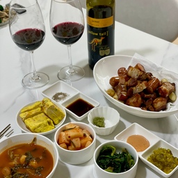 오늘의 삼겹살은 어느때보다 더 잘구워졌어요! 
기름튀길일 없이 #바이탈플랜트 로 구웠거든요 ㅎㅎ
오늘 저녁밥상위에도 #오늘의집 에서 
구매한 것들이 여기저기 보이네요😎
월요일 다들 고생하셨어요:)! 
#콘수프기록집 #기록하는삶 #기록챌린지 
#삼겹살요리 #오늘의주방 #오늘의우리집 
#저녁메뉴 #저녁밥상