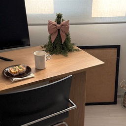 #콘수프기록집 #예쁜템최고야
너무 잘산템 더티트리.ᐟ🎄
여기저기 옮겨다니기 좋고, 축 쳐진 느낌이 참 매력있어요✨ 너무 튀지않아 더 좋은 트리랍니다♥️
#미니트리 #크리스마스 #크리스마스트리 #트리오너먼트 #트리꾸미기 #트리장식 #트리인테리어 #트리추천 #트리소품 #서재인테리어 #서재책상 #서재꾸미기 #서재방 #서재방인테리어 