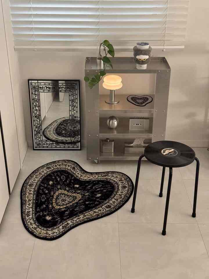 #예쁜템최고야 #콘수프기록집 🖤✨
Kupikir aku sudah mengoleksi cukup banyak produk SeiTouché, tapi ternyata masih ada beberapa barang yang ingin kubeli. SeiTouché sedang mengadakan promosi selama dua minggu dengan diskon terbesar tahun ini, jadi aku langsung mengosongkan keranjang belanjaku ˃ᴗ˂

Aku senang bisa mengumpulkan semua barang yang tiba lebih dulu, tapi aku menyadari beberapa barang kecil masih dalam pengiriman. Nanti aku akan berbagi lebih banyak barang SeiTouché yang memenuhi ruanganku!

#SpecialCreator #오늘의집크리에이터 #오늘의집
#SayToShe #세이투셰러그 #세이투셰거울 #러그 #거울 #마우스패드 #스툴 #오브제 #인테리어소품 #트롤리 #무선조명 #스노우맨조명 #쇠테리어 #소품 #셀프인테리어 #홈데코 #홈스타일링 #모던인테리어 #유니크소품 #원룸인테리어 #자취방꾸미기 #내방꾸미기 #포인트인테리어 #위시템 #소비기록