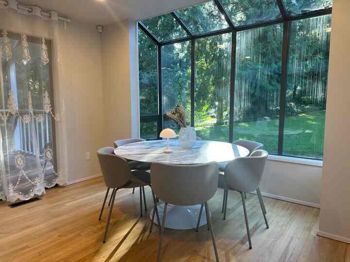 New Year, Clean Dining Space 💚

#OhouseCozy #OhouseGlow #OhouseStyling #CozyHome #OhouseReset #modern #Ohousecleanse #NewYearReset #lamp #interior #kartell #coffeetable #livingroomfurniture #designchair #designlamp #livingroomtable #designfurniture #cassina #interiorfurniture #livingroomsofa #decoratingtips #designer #livingroominterior #blackinterior #table #monochrome #livingroomlighting #moderninterior #light 