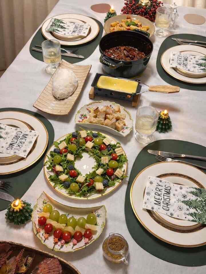 Merry Christmas!🎅🏻🎄

#holidayhosting #gatherandglow #friendsgiving #thankfultable #moodlighting #glowseason #ohousegather #ohouseglow #ohousegrateful #ohousereset #tablestyling