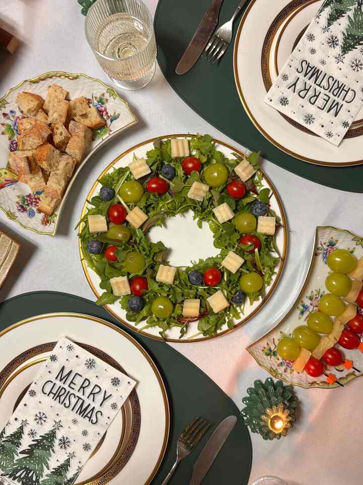 Christmas Dinner with my Fam!❤️💚

#holidayhosting #gatherandglow #friendsgiving #thankfultable #moodlighting #glowseason #ohousegather #ohouseglow #ohousegrateful #ohousereset #tablestyling