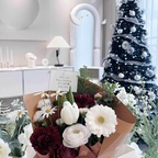 🎄🎅🥂✨🍽️

모두 즐거운 크리스마스 보내셨나요?
어딜가나 정신없이 북적대는 날에는
집콕하면서 조용히 즐기는게 제일 좋더라구요.
이제는 몸이 무거워서
밖에서 돌아다니는 것도 참 힘드네요.😂
대신 집에서 파인다이닝 분위기 내면서
맛있는 것도 먹고 영화도 보면서
소소하지만 행복한 시간 맘껏 누렸답니다.🥰






#크리스마스 #크리스마스소품 #크리스마스인테리어 #크리스마스장식 #크리스마스준비 #크리스마스식탁 #메리크리스마스 #크리스마스에진심인편 #크리스마스홈파티 #홈파티 #홈파티그릇 #존슨브라더스 #연말파티 #연말분위기 #연말인테리어 #연말 #파인다이닝 #홈스토랑 #홈파티음식 #홈파티메뉴 #홈파티꾸미기 #홈쿡 #테이블세팅 #플레이팅 #플레이팅접시 #예쁜접시 #크리스마스파티 #크리스마스장면한컷 #테이블매트 #테이블웨어 