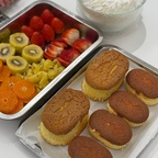 아이랑 집에서 케이크 만들기🎂🤍

카스테라랑 생크림은 근처 베이커리에서 사고 
아이가 좋아하는 과일만 잘라 준비해주니
너무 간단하네요! #홈쿡 #홈베이킹 #케이크만들기 
#과일케이크 #케익만들기 #베이킹도구 #디저트