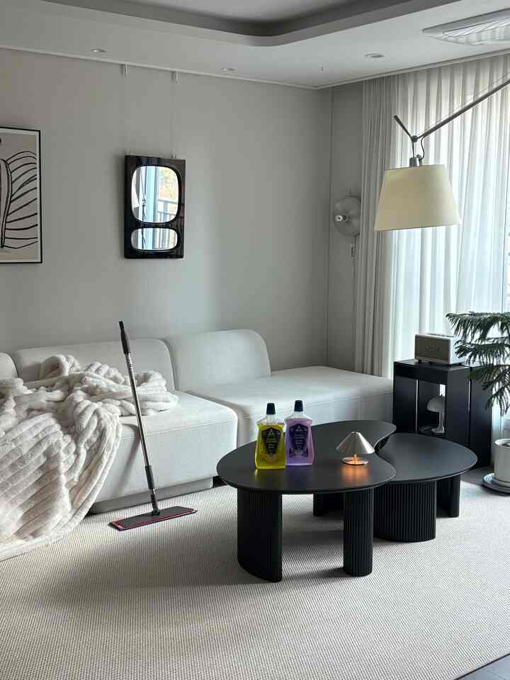 広告| @miltec.house_jp 

底に付いた微細粉塵完璧に吸着してくれるプロ4Z超極細糸ミルデモップ！

一度だけすっごい！ 4倍きれいになる魔法で力を与えないでください。通り過ぎると掃除先ですよ🤍4 ZONE（ウェットゾーン、スクラブゾーン、クリーンゾーン、ドライゾーン）で4重密着清掃が可能で、スーパーシーン薄いヘッドでハンドリング360度回転して自由自在に調節ができ、家具の下で低く深い隙間、四角地帯なし可能です☺️

乾いた雑巾で完璧なダスト吸着され、乾式掃除も可能で長さ調節ハンドルで一生使うミルデ！拭き取りにくい床のほこり、時、汚れなど大変でなく効果的に除去可能で、アストニッシュの床クリーナーを希釈して一緒に使ってみてください🖤

今頑張らないでください。通り過ぎる:)

🏷️プロ4Z超極細糸ミルクモップ、アストニッシュフロアクリーナー
＃ミルテックハウス＃プロ4z＃アストニッシュ＃床清掃＃清掃
＃ホームスターグラム＃ホームスタイリング＃インテリア＃リビング＃冬インテリア＃冬＃リビングインテリア 