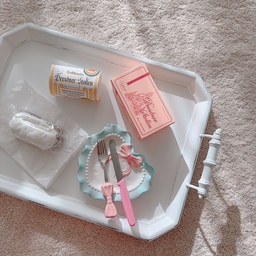 #콘수프기록집 #살림살이
크리스마스에 먹었던 슈톨렌이 맛있어서 또 주문했어요.
커피 없이 그냥 슈톨렌만 먹으려고 했는데, 역시 커피와 함께해야 하네요.
급하게 커피 내리고 있어요.☕️☕️☕️
커피 내리는 동안 사진 찰칵찰칵 📸📸📸
퐁실퐁실 롱파일 러그라 자꾸 바닥에 앉게 됩니당~💛
#프렌치인테리어 #화이트인테리어 #맞팔
#슈톨렌 #레브하 #오리온뉴 #러그 #롱파일러그
#핑크템 #하트 #리본 #디저트접시 #하트그릇 #하트접시
#리본그릇 #프렌치트레이 #트레이 #꼬떼따블 #파스텔