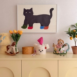 #gift 🤍
요거트 퍼플과 hehe가 함께 콜라보한 휴지케이스 요푸 !
복실복실한 털이 너무 귀여운 아이랍니다. 🥺
마침 집에 핫핑크 휴지가 있어서 넣어줬더니,, 너무 귀엽죠 ! 
귀여움 한도 초과라 지나갈 때마다 한번씩 보게 된답니다.🤭 
#살림살이 #콘수프기록집 #휴지케이스 #귀여운소품 #수납장 #버터인테리어 #버터가구 #오브제 #소품 #빈티지소품 #조명 #뉴디맨드 #장스탠드 #액자 #뚜누 #조화 #캣휠 #숨숨집 #고양이방 #고양이용품 #캣타워 #포스터 #버터가구 #작은방꾸미기 #소통 #맞팔 #빈티지팟 #인형 #집사일상
