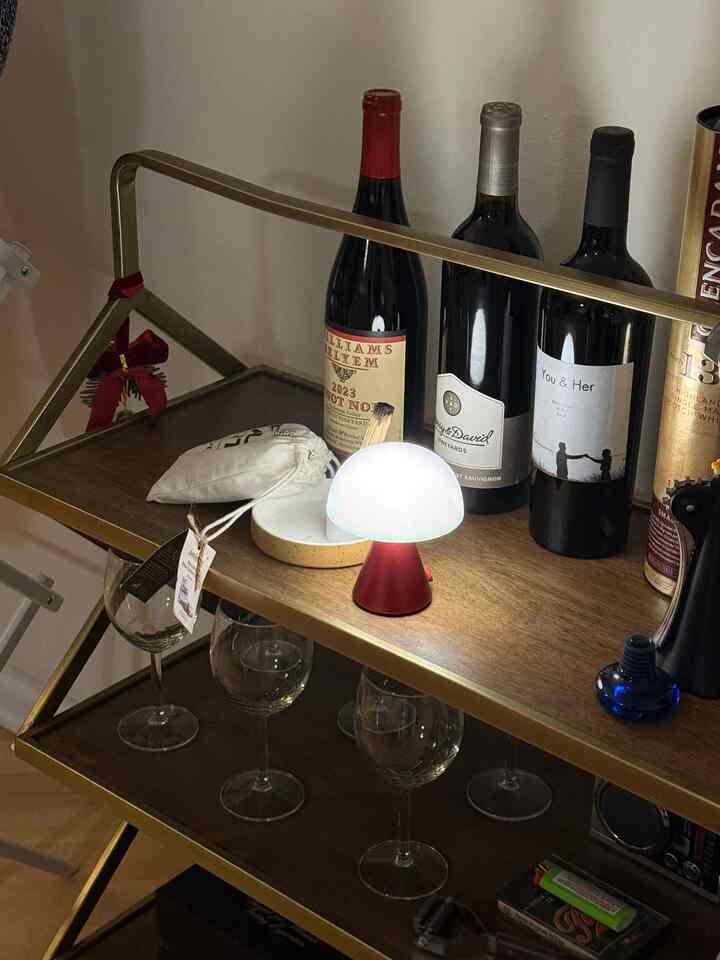 Soft light, slow sips 🍷

A mini lamp glowing on the bar cart,
wine glasses ready for the evening,
and just enough light to make the moment feel unhurried.

⸻

#OhouseGlow
#barcartstyling #winemoment #softlighting
#cozyathome #eveningritual #homeaesthetic
#smallcorners #slowdown
