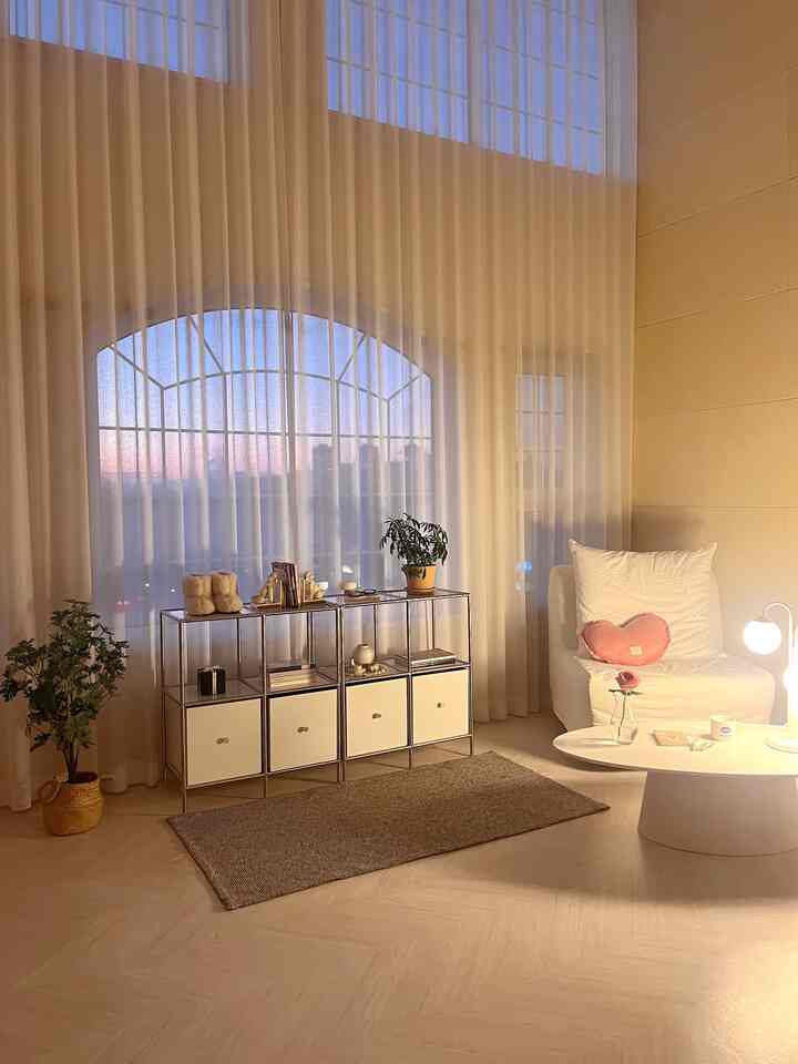 New Year's Resolutions_
Write up to 5 gratitude journal entries, 5-sentence English diary entry ✍🏼
Today is the first Monday of 2026.
I feel proud to start my day by quietly completing tasks before work with a warm cup of coffee.

#NewYearGoals #다이어리 #모닝커피 #모닝루틴 #미라클모닝 #기록하는삶 #거실인테리어 #복층아파트 #거실꾸미기 #거실스타일링 #거실조명 #모듈가구 #usm거실장 #이케아러그 #일기쓰기