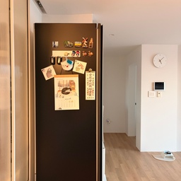 #새해밝았집
새해가 되면 가장 먼저 달력부터 교체해요.
현관 앞 스타일러가 우리 집 작은 꾸밈 공간인데요,
매년 스타벅스 달력을 걸다가 올해는 조금 특별하게
우리 키키 일러스트로 달력을 직접 만들어봤어요.
한 장 한 장 넘길 때마다 더 애정이 갈 것 같죠?
시작부터 마음에 쏙 드는 새해예요 🐾
#달력인테리어 #달력제작 #새해기록 #맞팔 #KikiMoments