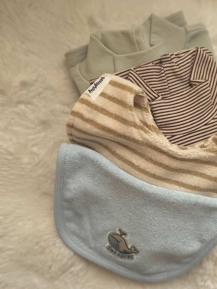 赤ちゃんの服を買わないでください。
最近赤ちゃんの服を売る場所がたくさんあり、嬉しいお母さん🙈

服はただ受け継がれて着ると注意でした。
ますます赤ちゃんの服の買い物に陥る最近です！

シースプレーは私が本当に好きな基本ティーグルメですが、材質は本当に最善です....🥹

配送速度もほぼクパンです。

最近私と同じように赤ちゃんを産んだ方々がたくさんいらっしゃって、服とビニの情報も一緒にタグ付けしておきました🩵

＃コンスープ記録集