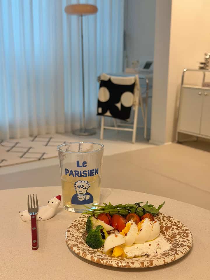 ＃コンスープ記録集＃今日の私たちの家2
今日も元気に食べてみてください！

グリックヨーグルトの上に卵を載せ、
カリーで購入したクラッシュドレッドペッパー 
ちょっと振りかけました🥹

今日も天気がとても寒いです！
みんな風邪に気をつけてください🫶🫶

＃朝のルーチン＃朝の食事＃朝のミル＃ホームブランチ
#プレーティング