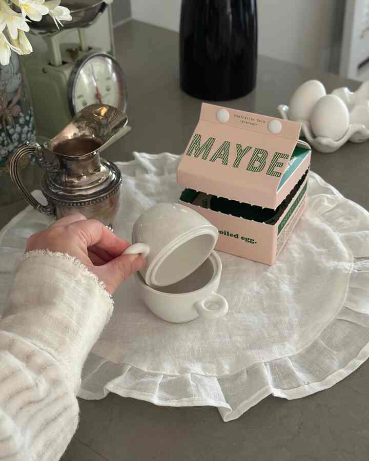  🥚☕️
2つのエスプレッソカップが包まれて卵の形を作ります。 
かわいいアイデアに交尾思考から>。< 
エスプレッソラバーに家禽獣医師 
ちょうど新郎のために作られた製品のようなのでプレゼントしてくれるから
エキサイティングなエッソを食べるので、これは幸せだと思います🕊️
小確行を感じさせた耳よみエッグプレッソ🤍

＃エグプレッソ＃エスプレッソカップ＃オブジェカップ＃デザインカップ＃エッグボーイ＃ライフグッズ＃espresso＃eggpresso＃eggboy＃objet＃コンスープ記録