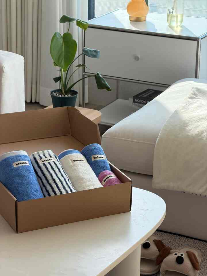 #협찬
ギフトバッグ構成でセンスのある贈り物になる
コトナ製品です ˙ᵕ˙

ことなだけの快適な感性が込められて
色の組み合わせがとてもきれいですか？ ◡̈⋆*
細かく織られた高密度生地で、豊かな柔らかさと
圧倒的に吸収力を感じることができますよ🩵

/
新しい年の新しいタオルの交換
私自身の空間、私のための贈り物です。  ̫。 
カカオトークギフト🎁でコトナに会いましょう🩵

#kotona #코토나타월 #홈바디 #밀도타월 #설선물 #집들이선물 #bathwear #withkotona
