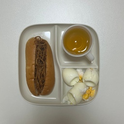 제 첫 독립이자 자취는 일본 도쿄였는데요
저는 음식없으면 못살아서 그릇과 냄비를 먼저 산 사람입니다.. 그리고 한인마트에서산 일본판 너구리와 일본의 쿠팡인 아마존에서 산 녹차묶음까지…
그리고 제가 제일 잘쓴템은 일본의 다이소 고급버전인 스탠다드 프로덕트라는곳에서산 식판입니다!! 
맛있는 음식이 많은 일본에서 과식을 피하기어려워 집에서는 적당히 먹기위해 샀는데 진짜 너무 만족해서 한국까지 들고온 찐템입니다! 
일본에가신다면 한번쯤 들려보셔도 좋을 것같아요!!
#독립준비템 #콘수프기록집 
#잘산템 #잘샀템 #추천템 #소통 #콘수프기록 #맞팔 #오늘의집 #첫자취 #첫독립 #인테리어 #인테리어소품 #그릇 #음식 #집꾸 #원룸 #일본 #도쿄 #tokyo 