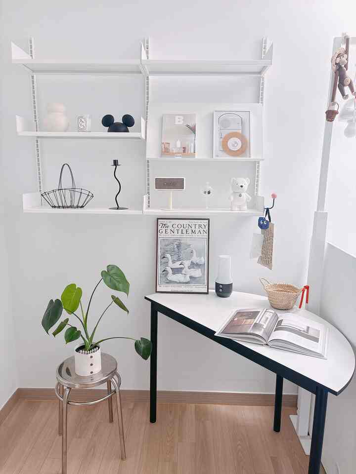 ＃コンスープ記録集＃今日の私たちの家4 

今日の庭で受けたモンステラがきれいによく育っています。 
特に何をしてくれたものもありませんが、ゆっくり葉を広げる姿だけ見ても気持ちが良くなりました。 
大きく変わったことはありませんが、植物一つだけでも空間が一層快適になった感じです。 

＃書斎＃レアロウ＃レアロウシステムシェルビング＃レアロウシステム棚＃ローソク足Fエレクトリック＃半円テーブル＃バスケット＃オーグレ＃スツール＃ホテル＃ハウスコックライフ＃ホワイトインテリア＃インテリアアクセサリー＃書斎インテリア