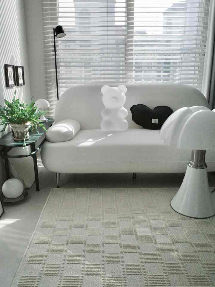 Soft texture, three-dimensional pattern, and versatile colors 🧚🏻‍♀️

I needed a rug just the right size for a small room,
and when I saw the DeFine Pantheon Loop Sisal Look rug, I knew it was it!

While setting it up, I noticed its non-slip finish and durability,
and I loved the cozy mood it creates with the natural light.😊

The size is the smallest of the four, 100x140,
making it perfect for small spaces.

And best of all, it's machine washable.💛

It's a sturdy and pretty rug for the price, so I recommended it to my family.

#Today'sHomeEdition #드파인 #오늘의집 #de.fine #거실꾸미기 #거실인테리어

#Rug #매트 #예쁜매트 #예쁜러그
#Blanket #소파담요 #블랭킷