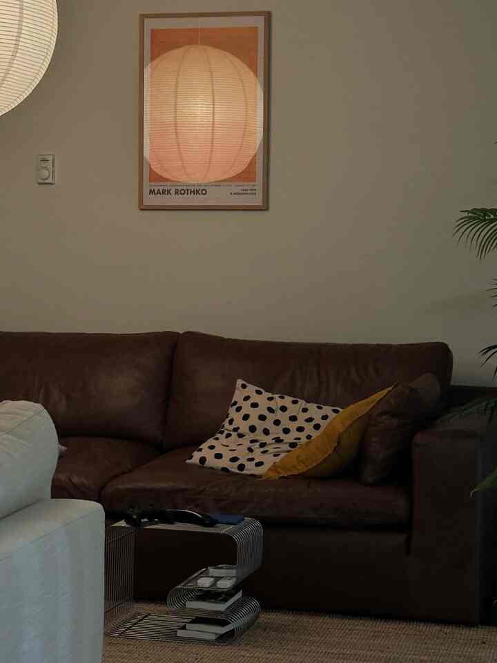 Cozy living room vibes
#livingroom #homedecor #leathersofa
#poster #frame #metaltable 
