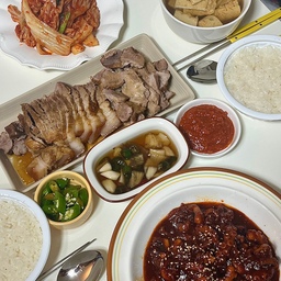 수육은 앞다리살이 최고 !
#요리스타그램 #맛집스타그램 #맛스타그램 #마스타 #맛있다그램 #먹스타그램 #맛있어 #먹방 #취향저격 #냠냠 #instafood #foodstagram #food #맛있다 #냠냠쩝쩝 #술스타그램 #오늘뭐먹지 #야식 #간식 #간식그램 #간식스타그램 #꿀맛 #존맛 #존맛탱 #핵존맛 #쿡스타그램 #푸드스타그램 #온더테이블