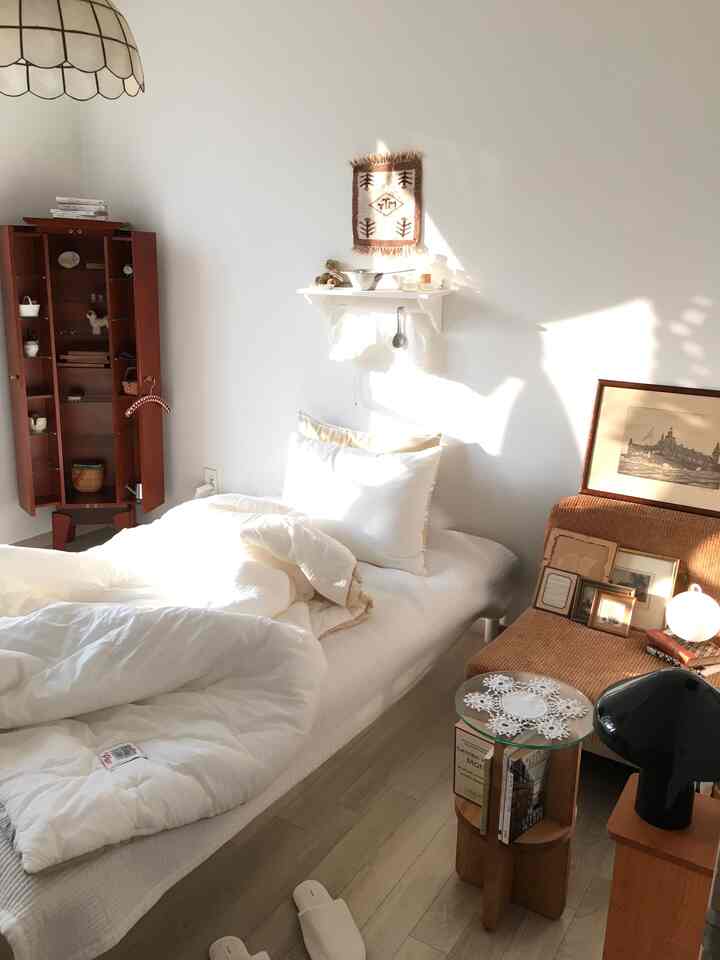 My Tastes

In a Small Bedroom

#SmallRoomDecoration #작은방인테리어 #1인가구 #벽선반 #수납장인테리어

#VintageInterior #빈티지소품 #포터블조명 #미니협탁 #우드협탁

