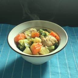 한파니까 따뜻하게 크림수프 
🍲 ->이 이모티콘이랑 똑같이 생겼다 
다들 감기조심하세요 🛋️
#오늘의밥상 #자취밥상 #자취방인테리어 #자취방주방 #그릇수집가 #주방인테리어 #주방꾸미기 #무인양품추천템 