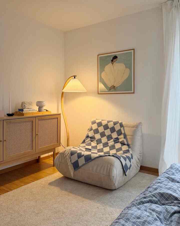 Soft light, slow moments, and a space that feels like a deep breath.
A quiet corner made for unwinding, thinking, and doing nothing at all🫧 

Credit:@vanessaalaura

#QuietLuxury
#SoftAesthetic
#CalmInterior
#CozyCorner
#MinimalLiving
#WarmInteriors
#SlowLiving
#HomeAesthetic
#NeutralTones