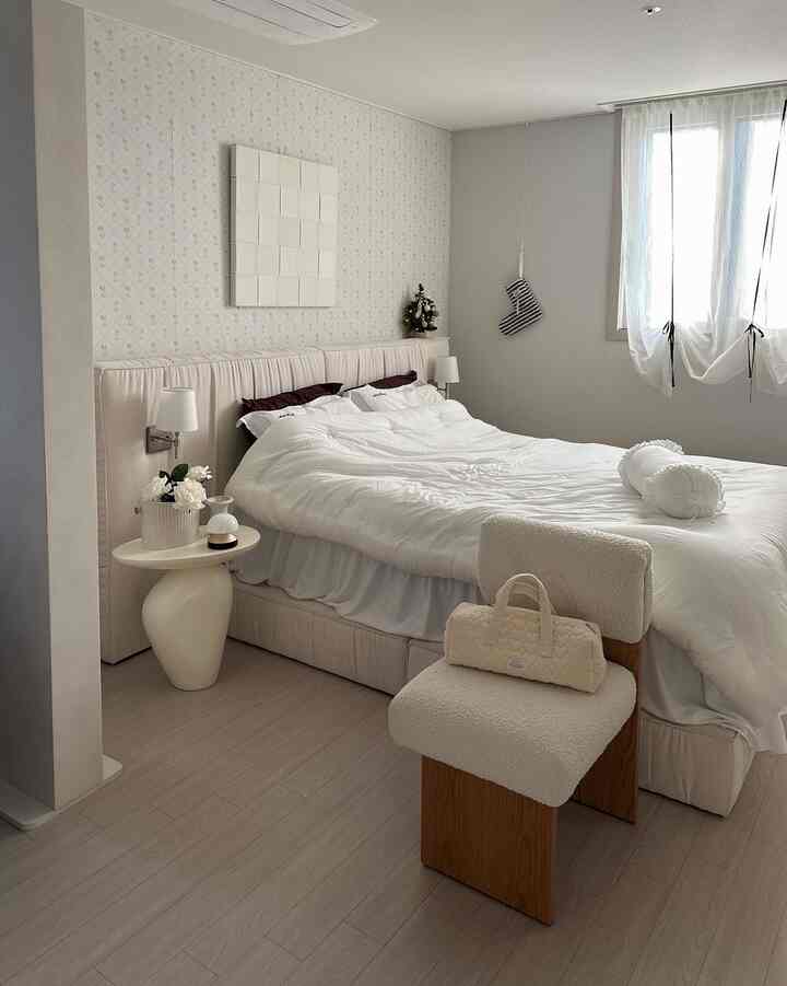 Cantik sekali tas Godegi ini, ya! ᵕᴗᵕ
Tas Godegi ini ukurannya cukup besar, jadi akhir-akhir ini aku sering membawanya sebagai tas sehari-hari! Nanti kalau bayinya lahir, akan sangat berguna untuk membawa perlengkapan bayi. Hehe 👼🏻✨

#CornSoupRecord #예쁜템최고야 #예쁜템 #예쁜소품
#Bag #미니가방 #하슈타 #고데기가방 #소품맛집
#AccessoryInterior #소품추천 #소품활용 #소품스타일링 #소품꾸미기 #소품정리함 #예쁜가방 #예쁜템 #침실인테리어 #침실꿀템 #침실스타일링 #침실스탠드조명 #침실인테리어소품 #신혼부부침실

