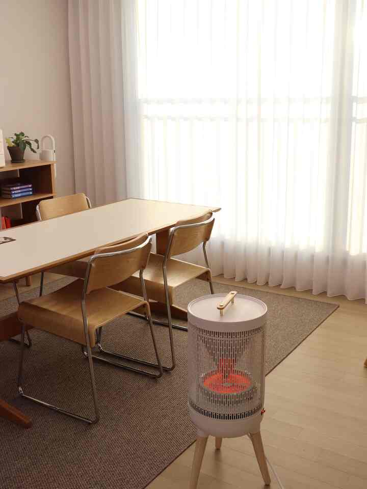 Jika Anda mencari pemanas listrik yang cantik, inilah jawabannya! Pemanas ini langsung mengubah suasana rumah Anda〰️✨ (Beli dengan uang Anda sendiri)

Pemanas ini langsung menyala begitu Anda menghidupkannya, langsung menghangatkan ruangan Anda!

Banyak pemanas listrik memiliki desain yang besar dan berat sehingga sulit untuk dipadukan dengan rumah yang indah, tetapi pemanas ini memiliki desain yang cantik dan tidak mengurangi keindahan rumah, jadi saya sangat puas dengannya.🥹💝

Semoga Anda merasakan perbedaan kualitas udara di rumah Anda dengan Eomgong Highlighter. ☁️

#Beli dengan uang Anda sendiri #엄공하이라이트 #전기히터 #가정용난방기 #사무실난방기 #보조난방기 #하이라이트히터 #따뜻한집 #겨울필수템 #감성인테리어 #집순이템 #난방기추천 #원룸난방 #거실난방 #거실스타일링