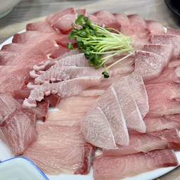 너무 먹고싶었던 방어회,, 실컷 먹고 장염 걸렸어요 흑
문제는 6명이서 먹었는데 다른 사람은 멀쩡
왜 나만 그런겨😭 산낙지를 너무 열심히 먹어서일까
두통에 복통에 하루종일 침대랑 한몸 중... 
당분간 회랑 해산물은 생각도 안날 것 같아용 😇 
답방은 나아지는대로 찾아갈게여😢 
#방어회 #모듬회 #일상공유 #일상기록 #주말에뭐먹지 #주말에제일바빠 #외식 #제철음식 