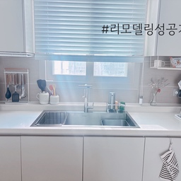 #리모델링성공기
큰리모델링은 아니지만, 키친핏 냉장고와 사각 싱크볼로 매일 쓰는 주방이 훨씬 편해졌어요. 냉장고장에 딱 맞는 키친핏 덕분에 여백 없이 주방이 한층 단정해졌고, 깊고 넉넉한 사각 싱크볼로 사용감까지 만족스러운 작은 변화예요 :)
#주방 #주방소품 #홈비 #선반정리대 #컵선반 #키친타올걸이 #크로우캐년 #철제바스켓 #헤즈로 #아크테이블 #타원형테이블 #주방꾸미기 #주방수납 #주방인테리어 