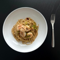 LUNCH TIME 🍝
새우와 호박, 마늘, 페퍼론치노를 넣고
간단하게 만든 알리오 올리오.
맛있었던 점심.
#코스타노바 #코스타노바프리소 #costanova #그릇 #알리오올리오 #오늘의집 #그릇추천 #신혼집 #신혼집꾸미기 #파스타볼 